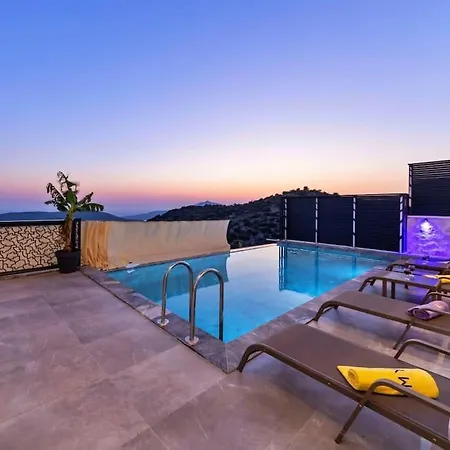 Villa Lueks Ve Benzersiz Firoza 3 *
