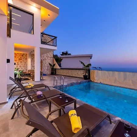 Villa Lueks Ve Benzersiz Firoza 3 *
